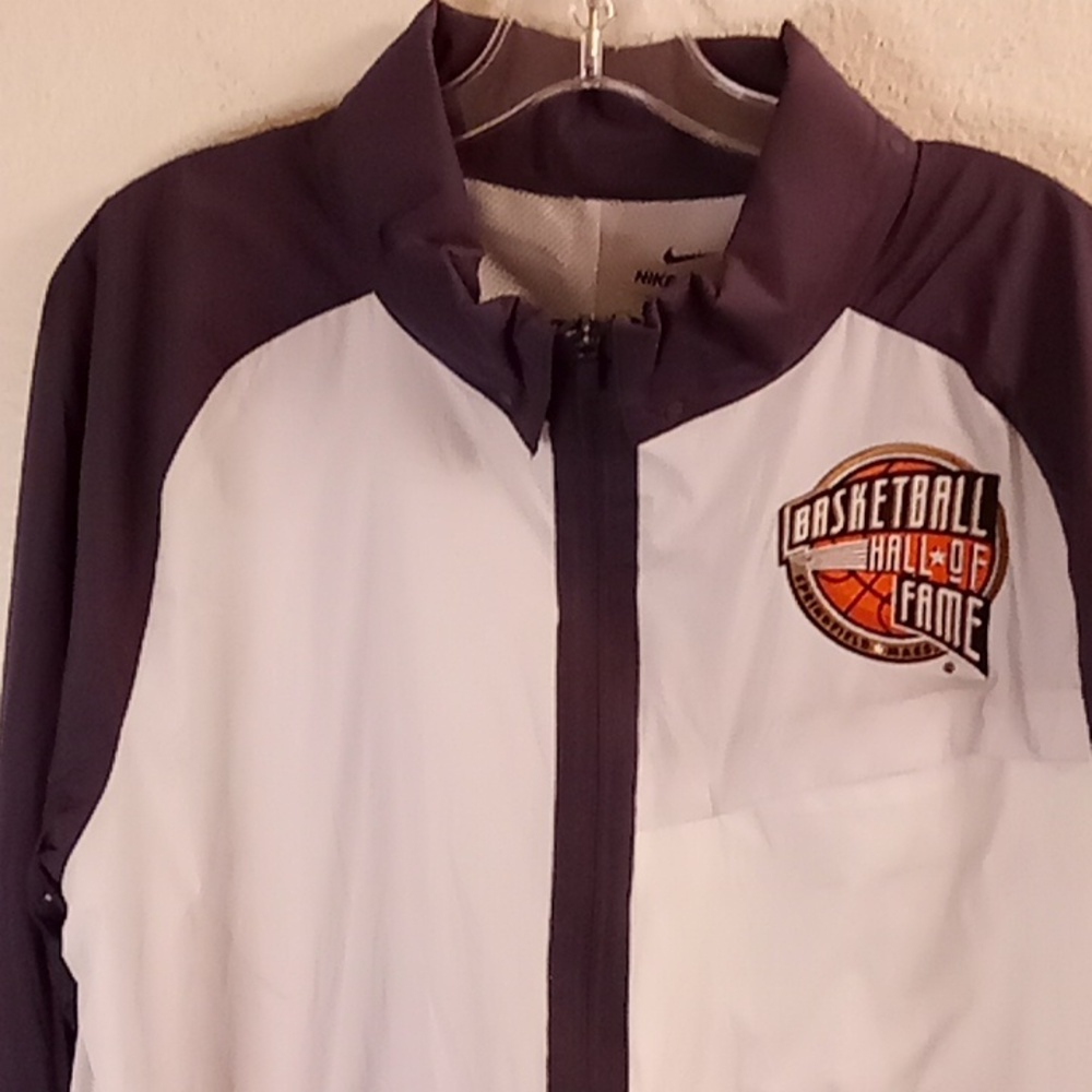 NEW NIKE Shield Basketball Fame Springfield Mass. Size M White Gray B35 X - Picture 12 of 16